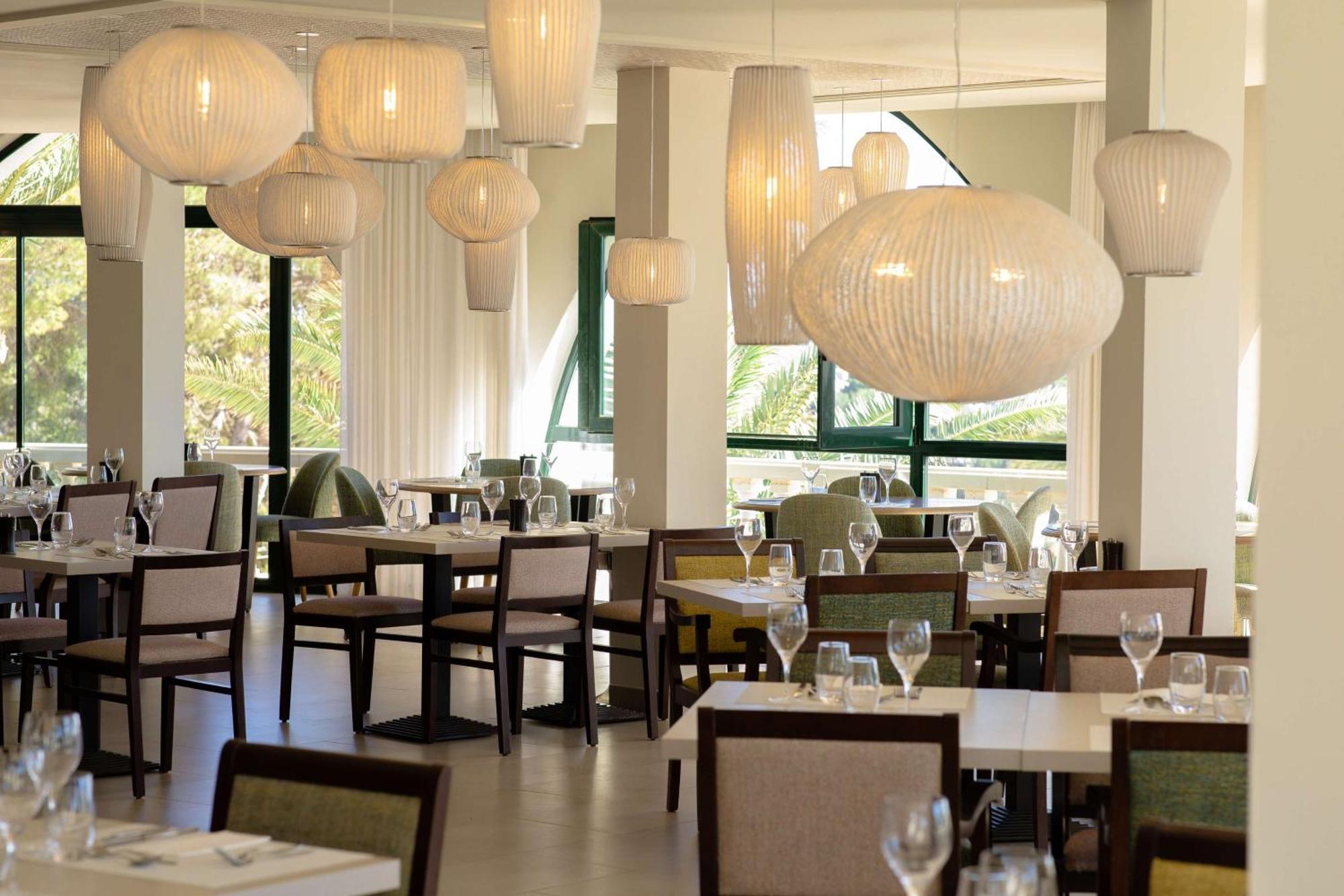 Hilton Mallorca Galatzo Peguera Eksteriør bilde Restaurant