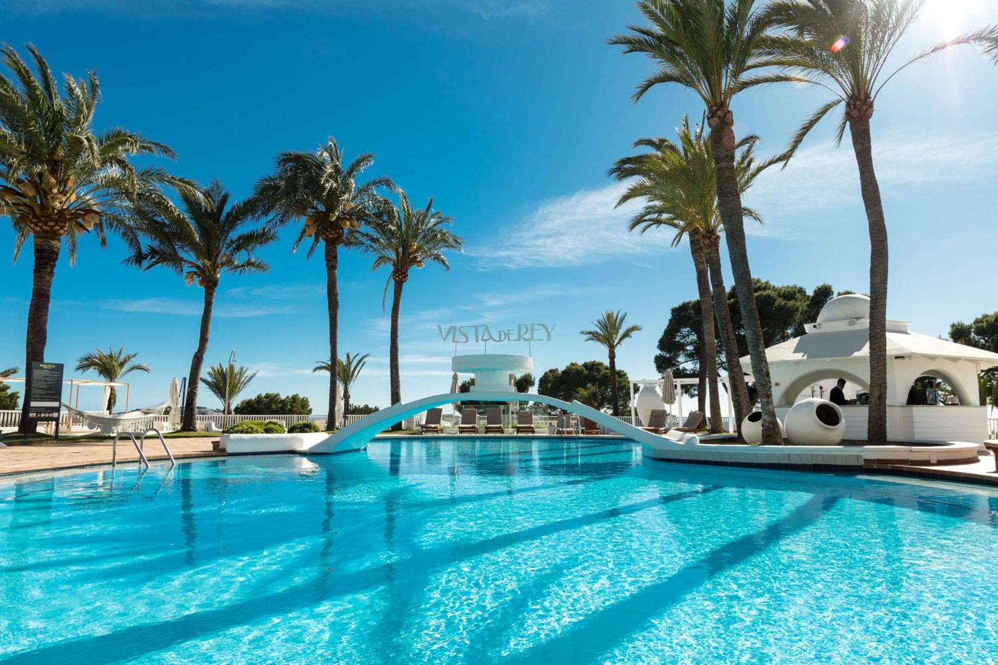 Hilton Mallorca Galatzo Peguera Eksteriør bilde The swimming pool at the hotel