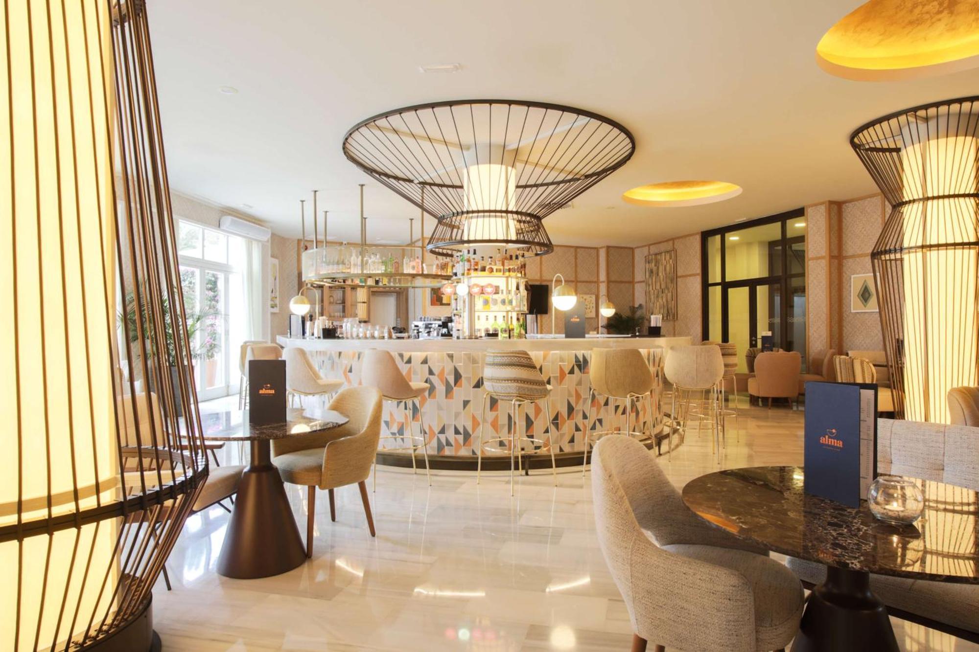 Hilton Mallorca Galatzo Peguera Eksteriør bilde The bar at the hotel