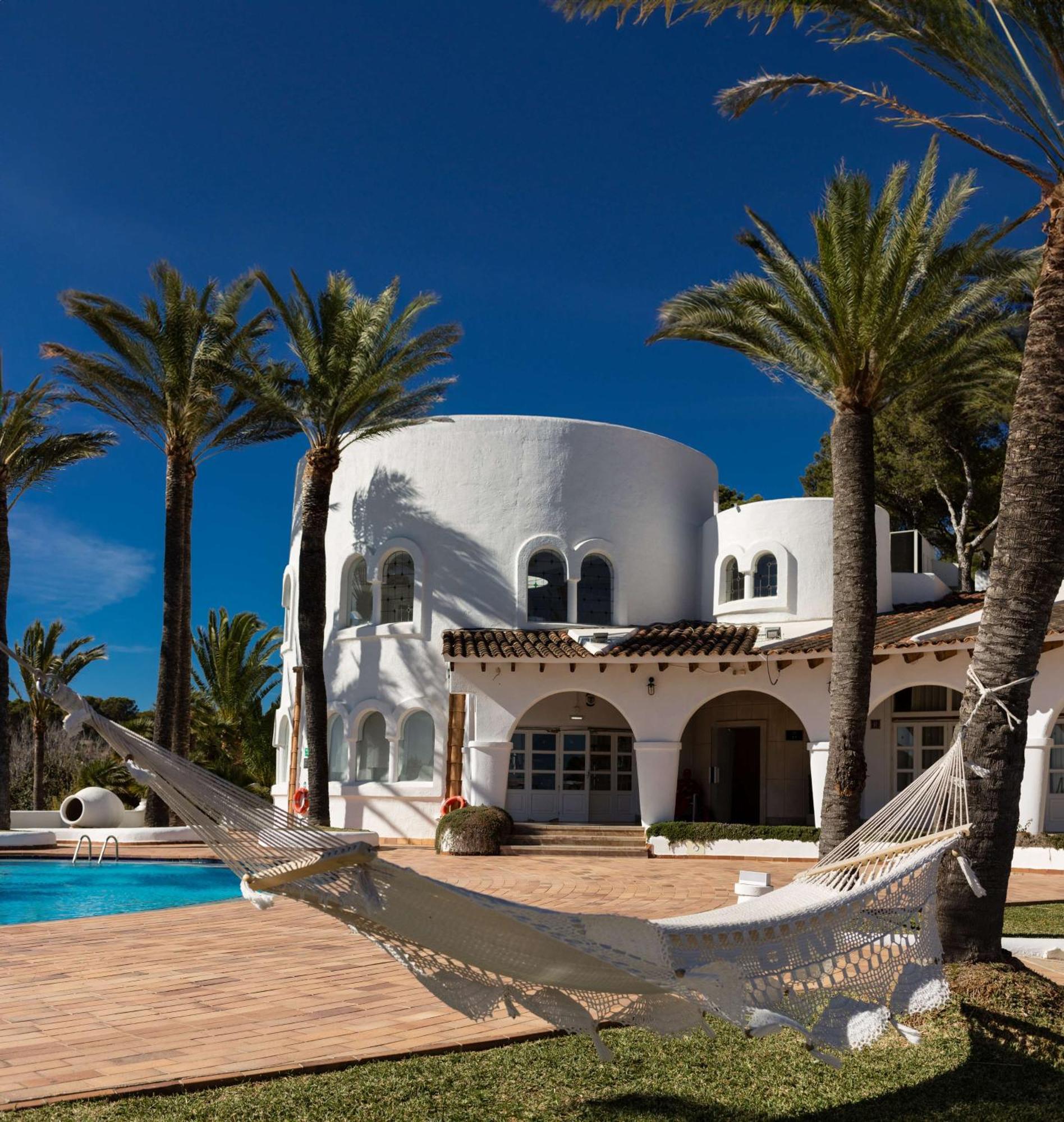 Hilton Mallorca Galatzo Peguera Eksteriør bilde The hotel's main building
